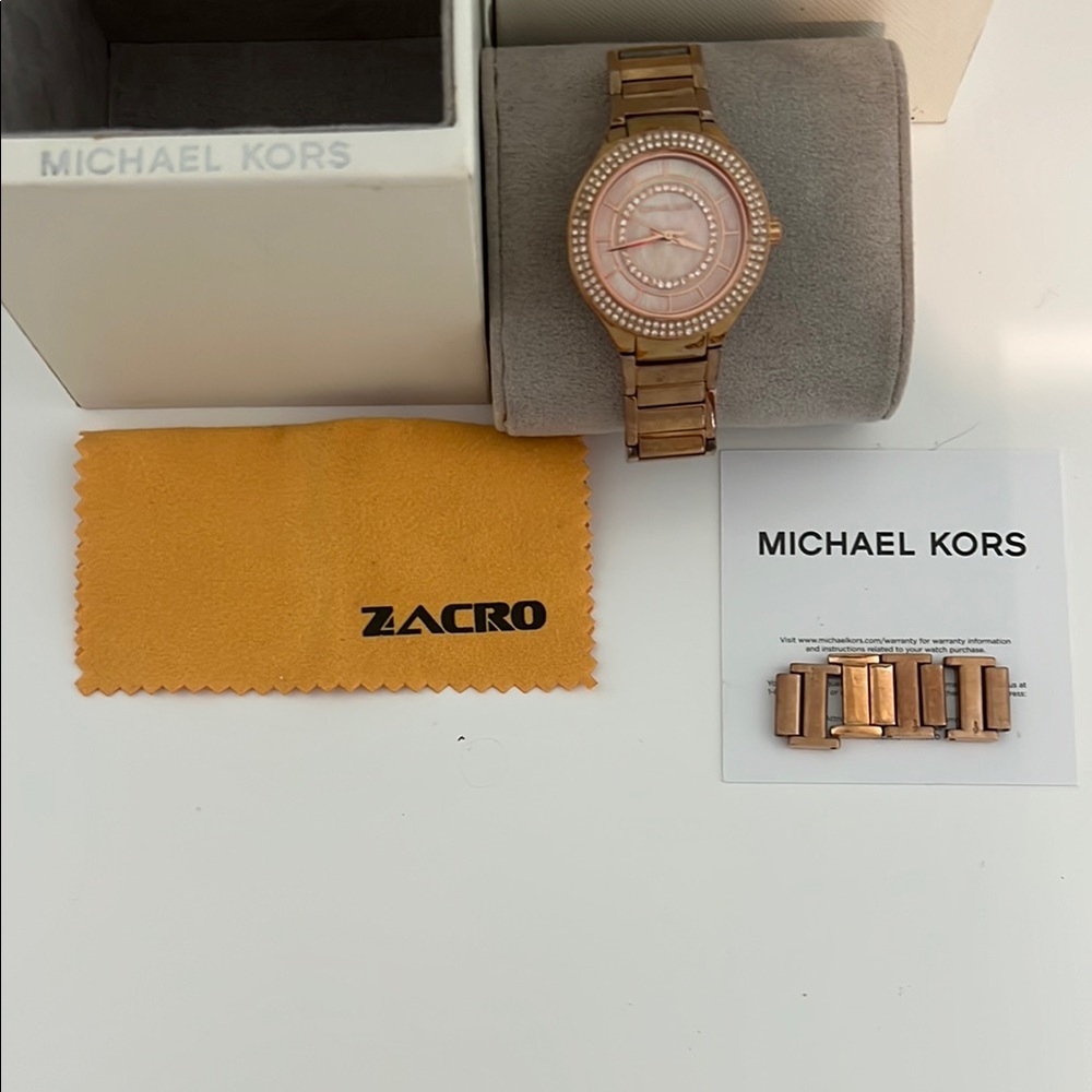 Michael Kors Gold Watch Elegant Minimalist Design